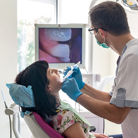 tooth-extraction dental visit